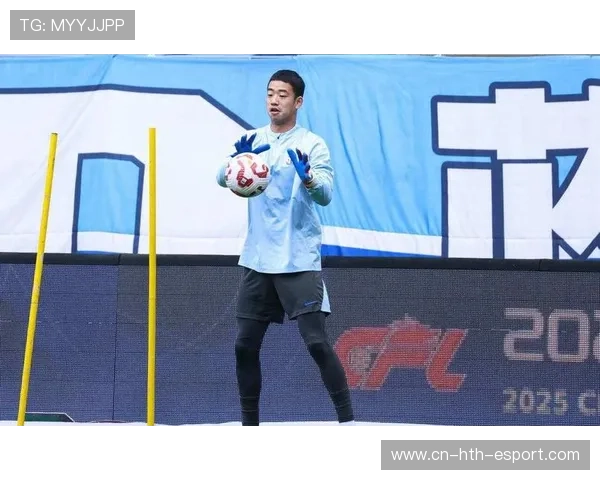 上海申花神奇门将鲍亚雄五次扑救力保球队不败，鲍亚雄简历