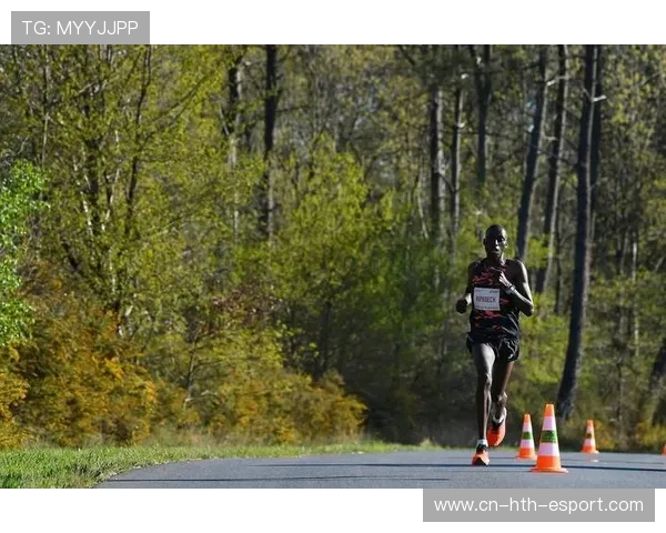 长跑邀赛：肯尼亚跑者再次破纪录，赛场火爆！，肯尼亚长跑训练视频